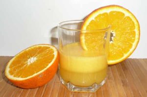 Сок из лимона и апельсина