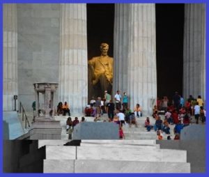 Шестиметровая статуя Авраама Линкольна в Мемориальном комплексе